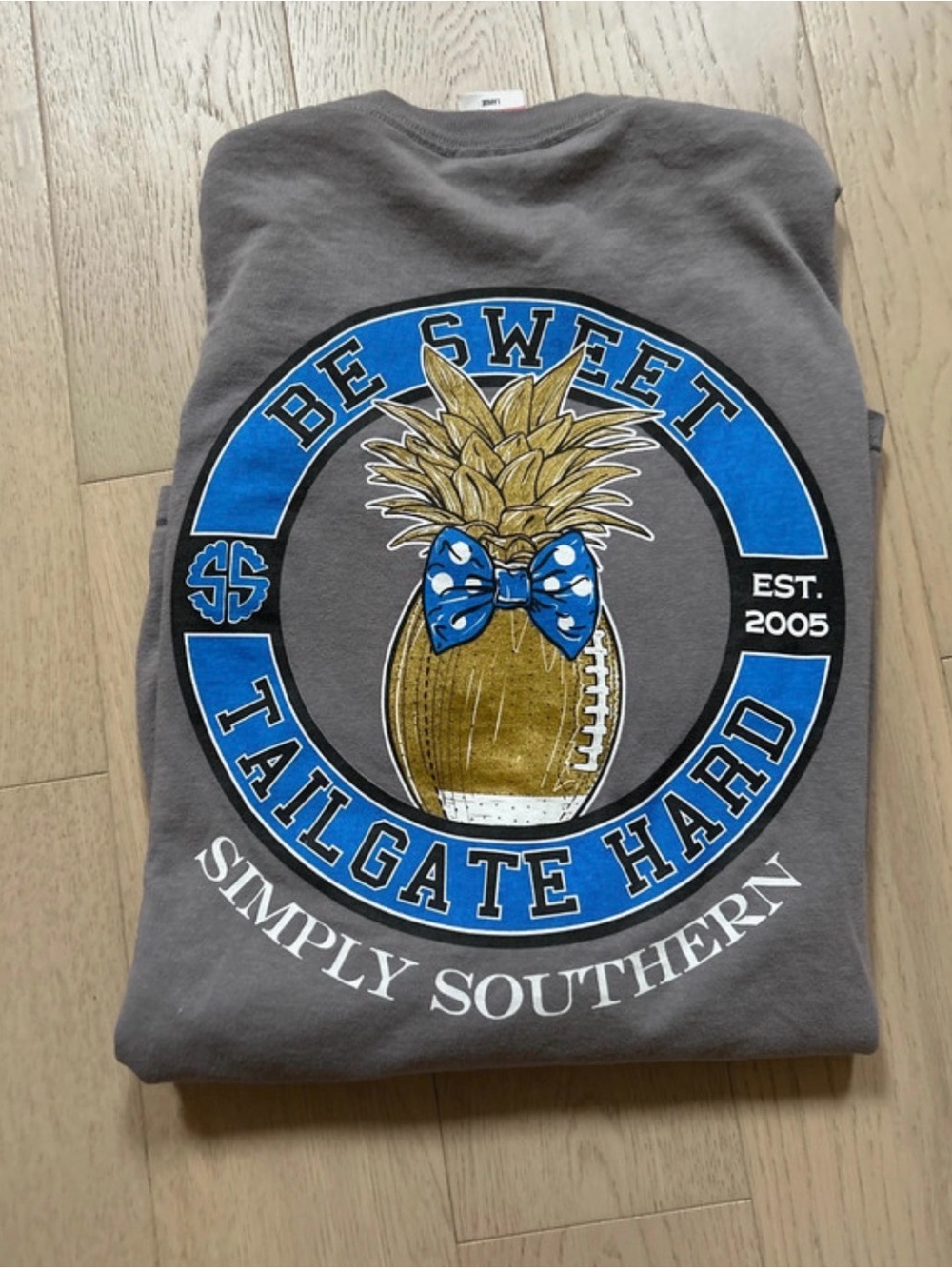 Simply Southern Women’s"Be Sweet Tailgate Hard" Graphic Tee - Gray & Blue